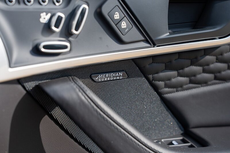 Jaguar F-Type V8 R - Large 11