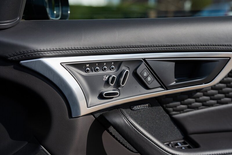 Jaguar F-Type V8 R - Large 30