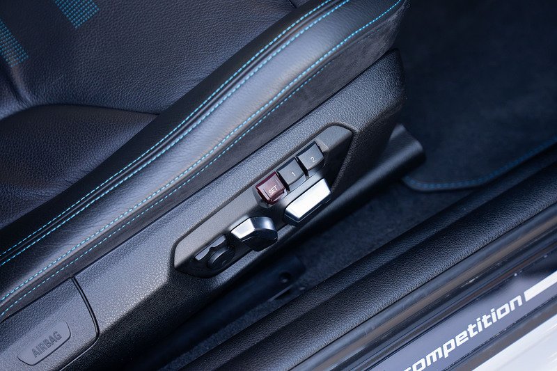 BMW M2 BiTurbo Competition - Large 38