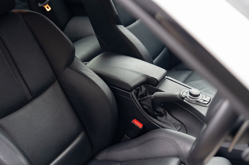 BMW M3 iV8 Competition - Large 51