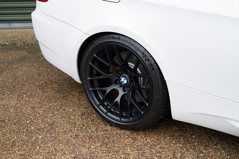 BMW M3 iV8 Competition - Large 25
