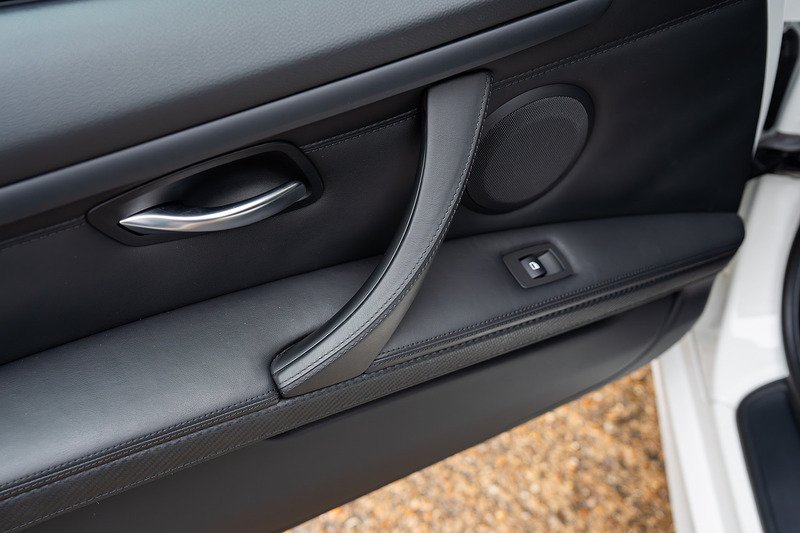 BMW M3 iV8 Competition - Large 32