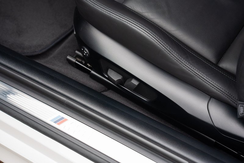 BMW M3 iV8 Competition - Large 18