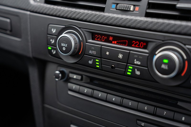 BMW M3 iV8 Competition - Large 13