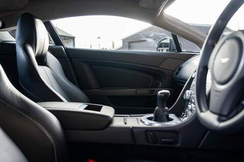 Aston Martin Vantage V8 - Large 26