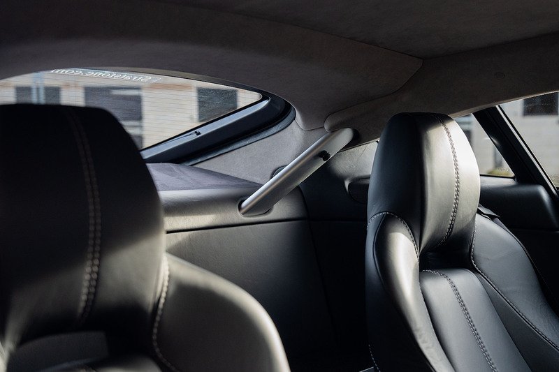 Aston Martin Vantage V8 - Large 28