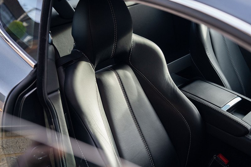 Aston Martin Vantage V8 - Large 5