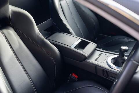 Aston Martin Vantage V8 - Large 29