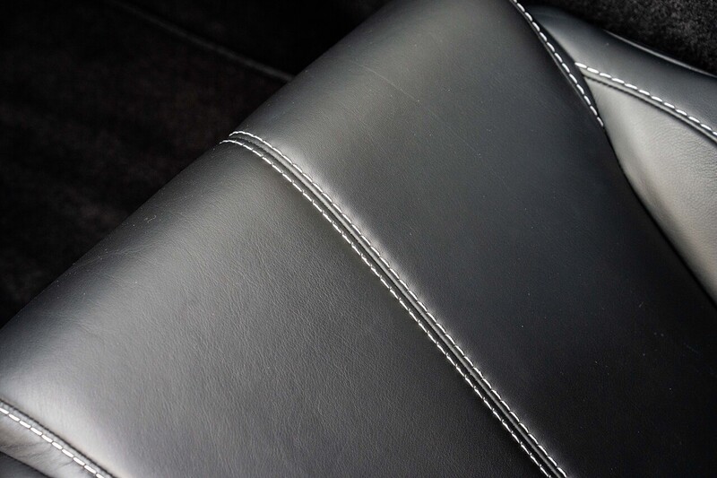 Aston Martin Vantage V8 - Large 27