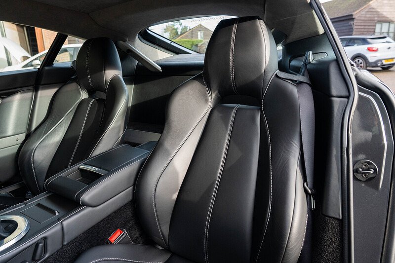 Aston Martin Vantage V8 - Large 24