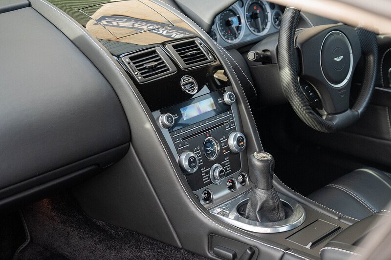 Aston Martin Vantage V8 - Large 12