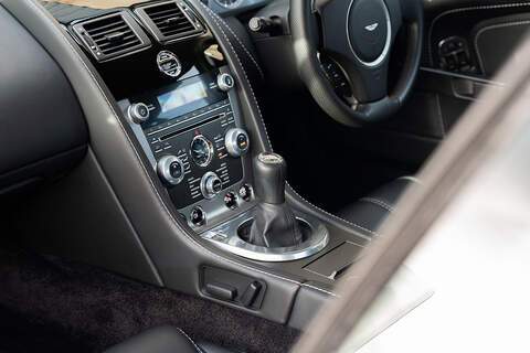 Aston Martin Vantage V8 - Large 25
