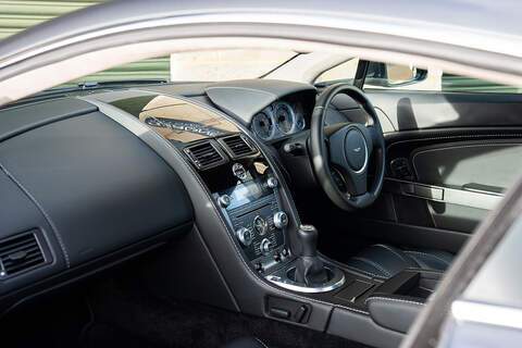 Aston Martin Vantage V8 - Large 4