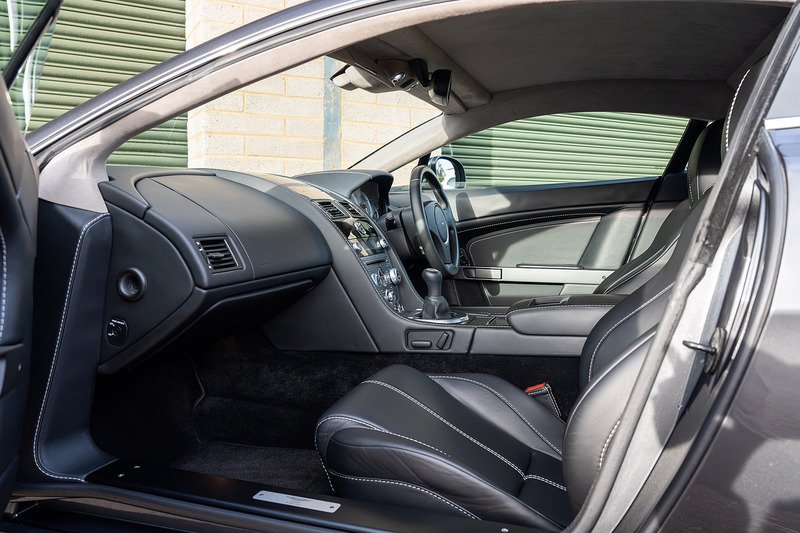 Aston Martin Vantage V8 - Large 3