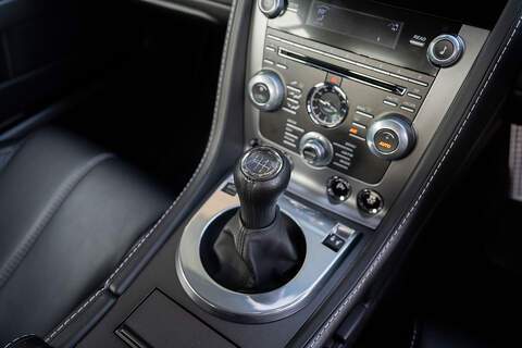 Aston Martin Vantage V8 - Large 23