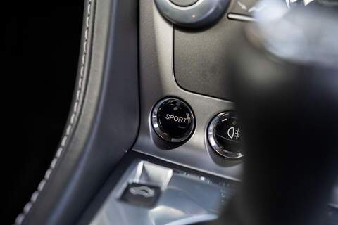 Aston Martin Vantage V8 - Large 15