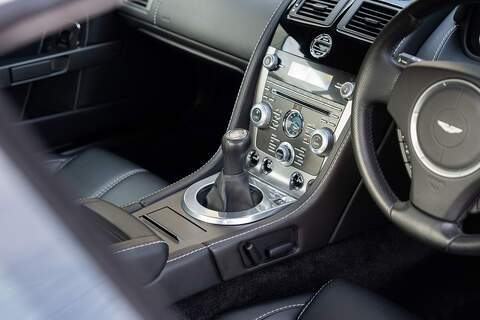 Aston Martin Vantage V8 - Large 11