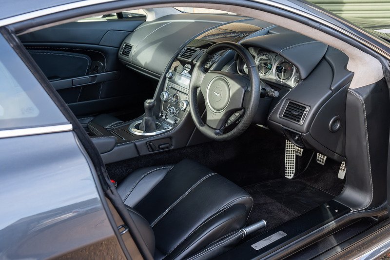 Aston Martin Vantage V8 - Large 10