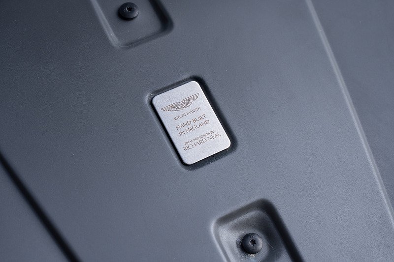 Aston Martin Vantage V8 - Large 42