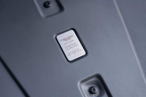 Aston Martin Vantage V8 - Large 42