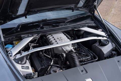 Aston Martin Vantage V8 - Large 41