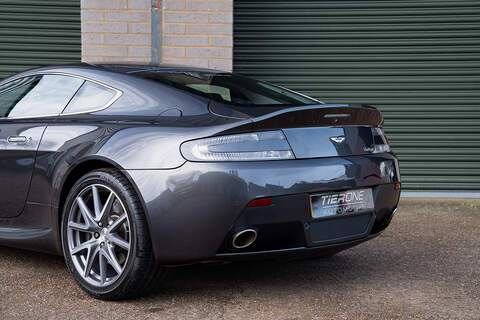 Aston Martin Vantage V8 - Large 35