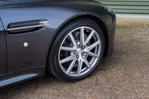 Aston Martin Vantage V8 - Large 40