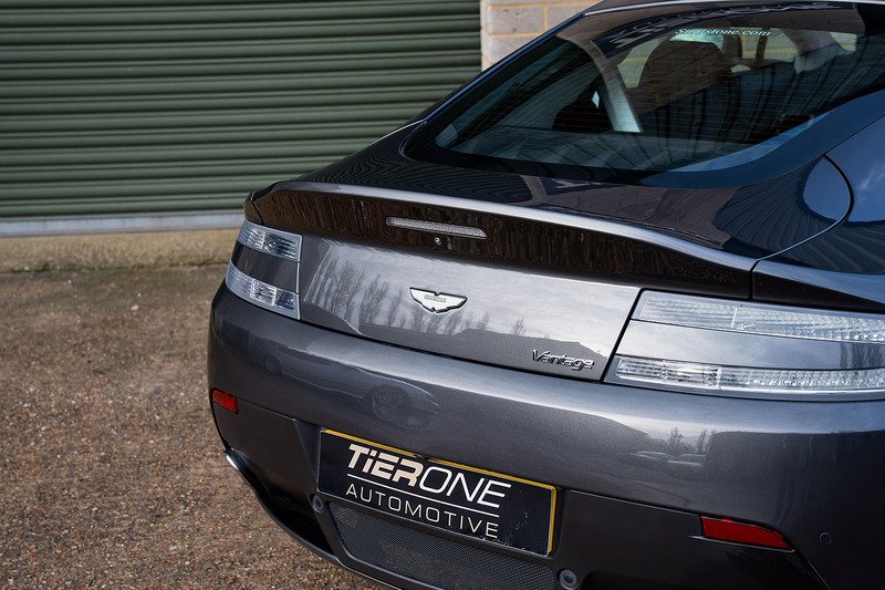 Aston Martin Vantage V8 - Large 33