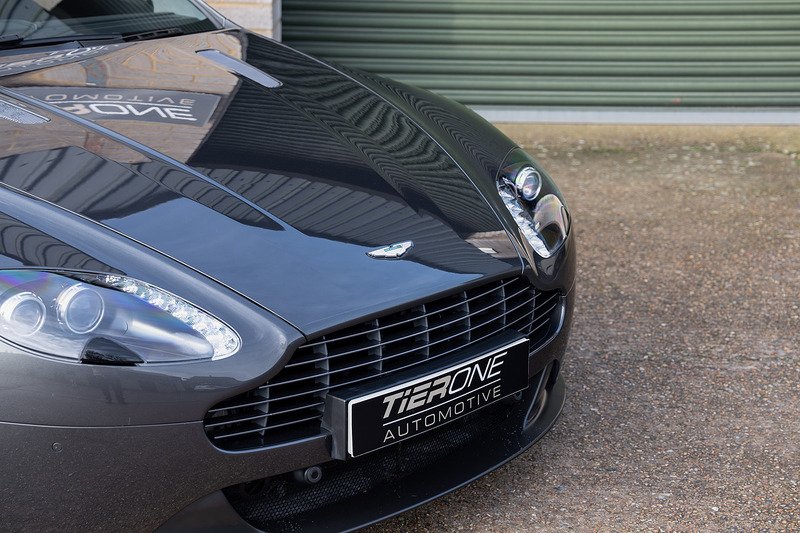 Aston Martin Vantage V8 - Large 36