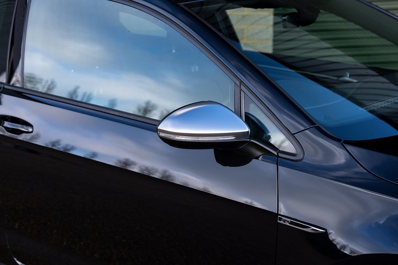 Volkswagen Golf R - Large 24