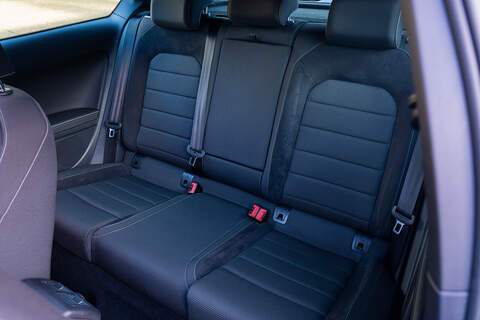 Volkswagen Golf R - Large 13