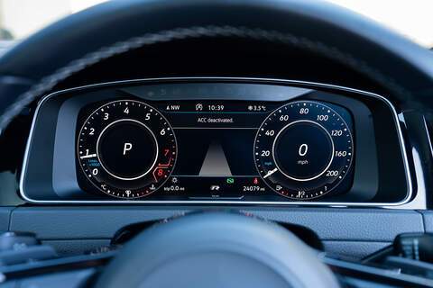 Volkswagen Golf R - Large 14