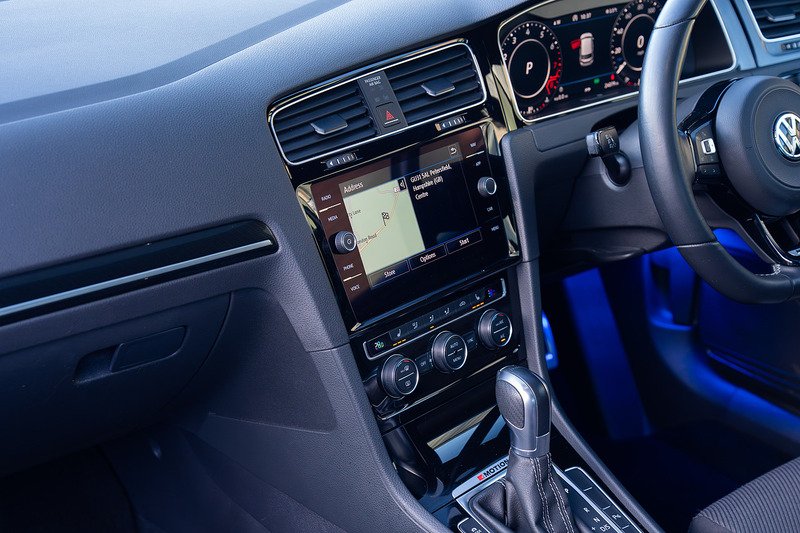 Volkswagen Golf R - Large 16