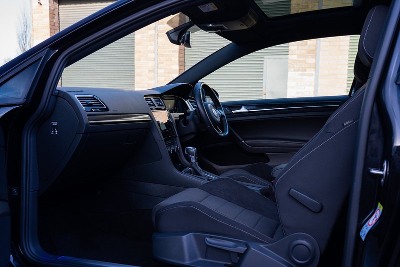 Volkswagen Golf R - Large 3