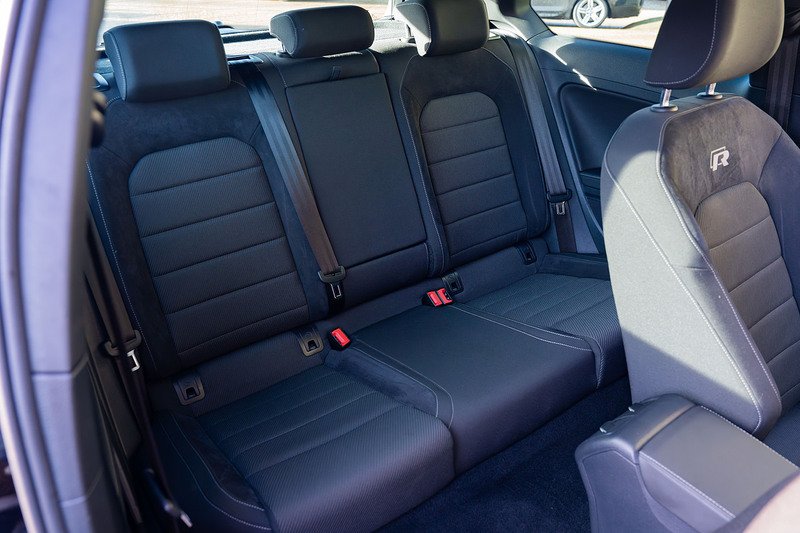 Volkswagen Golf R - Large 17