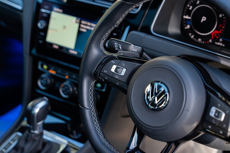 Volkswagen Golf R - Large 19