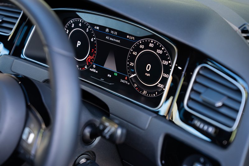 Volkswagen Golf R - Large 11