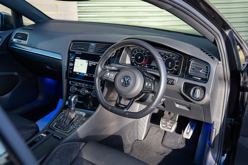 Volkswagen Golf R - Large 26