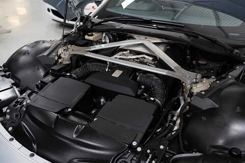 Aston Martin Vantage V8 - Large 50