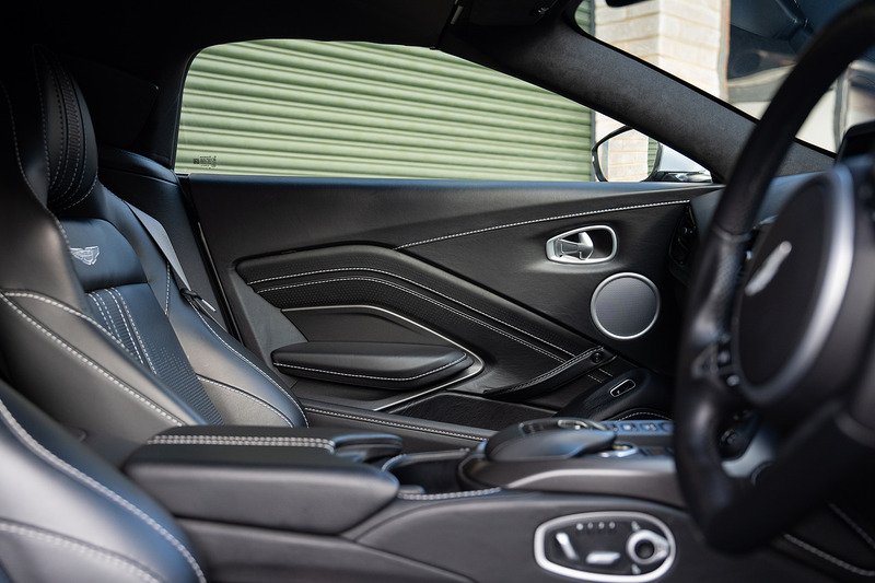 Aston Martin Vantage V8 - Large 35