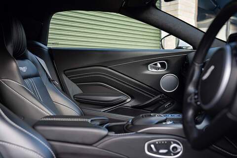 Aston Martin Vantage V8 - Large 35