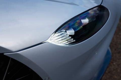 Aston Martin Vantage V8 - Large 28