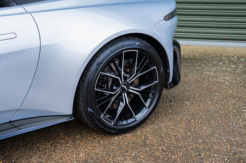 Aston Martin Vantage V8 - Large 30