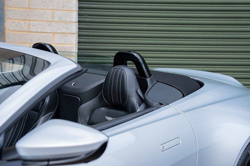 Aston Martin Vantage V8 - Large 42