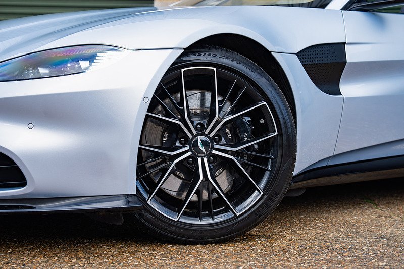 Aston Martin Vantage V8 - Large 6