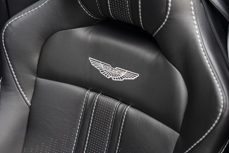 Aston Martin Vantage V8 - Large 4