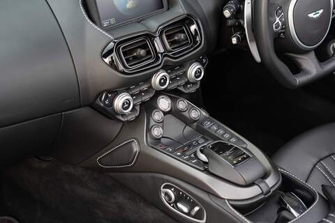 Aston Martin Vantage V8 - Large 38