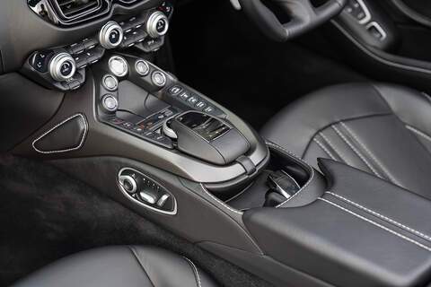 Aston Martin Vantage V8 - Large 39