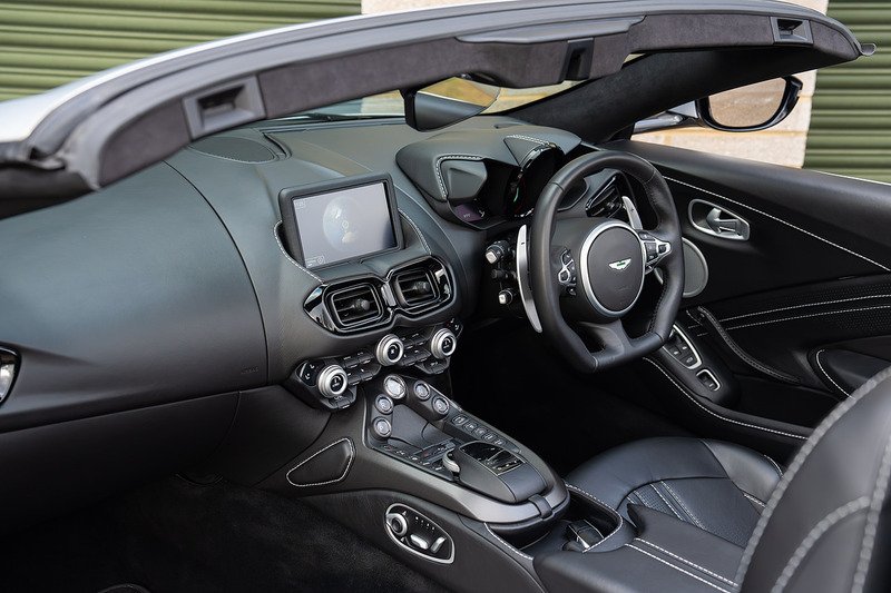 Aston Martin Vantage V8 - Large 17