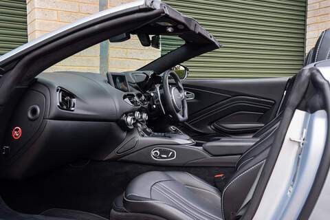 Aston Martin Vantage V8 - Large 3